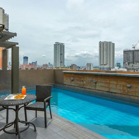 V Hotel Manila Exterior photo