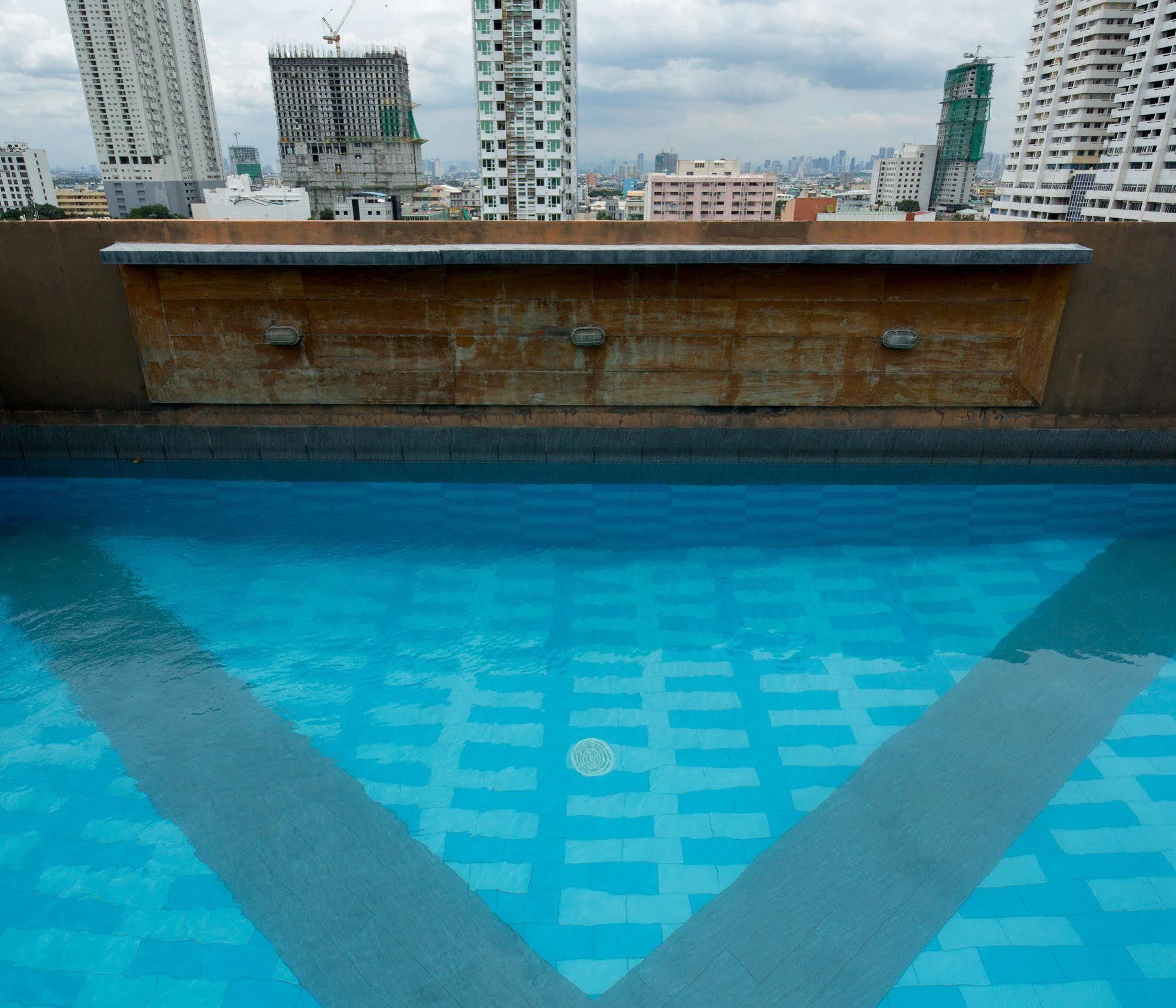 V Hotel Manila Exterior photo
